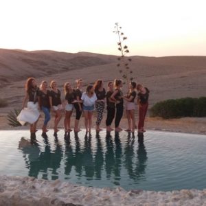 Enterrement de vie de jeune fille dans le désert