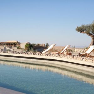 Enterrement de vie de jeune fille dans le désert