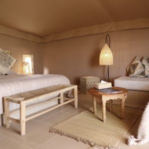 Enterrement de vie de jeune fille dans le désert